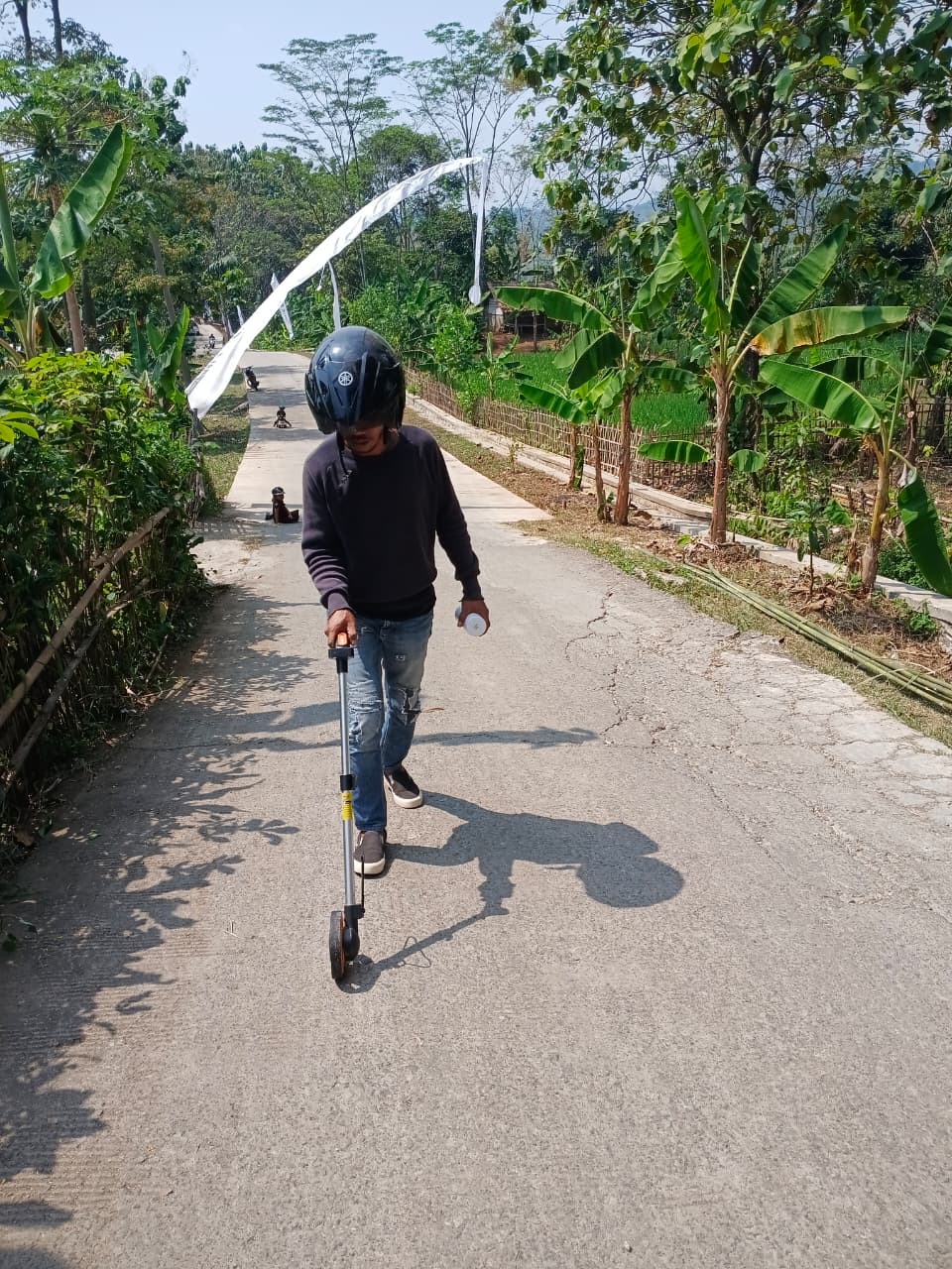 KEGIATAN PERBAIKAN JALAN KABUPATEN DI DESA SALAMMULYA, KECAMATAN PONDOKSALAM, KABUPATEN PURWAKARTA MELALUI PROGRAM CSR BANK BJB