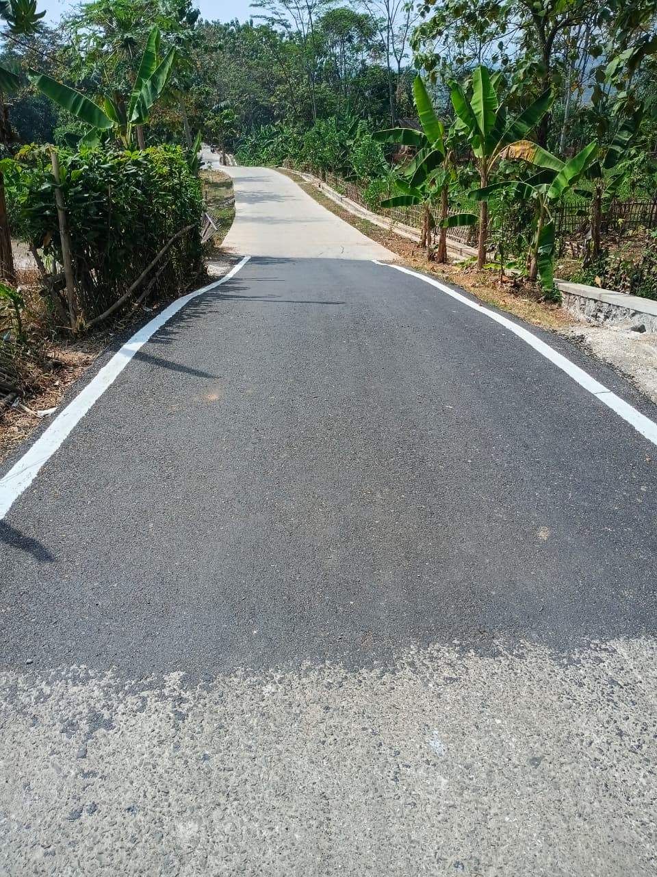 KEGIATAN PERBAIKAN JALAN KABUPATEN DI DESA SALAMMULYA, KECAMATAN PONDOKSALAM, KABUPATEN PURWAKARTA MELALUI PROGRAM CSR BANK BJB