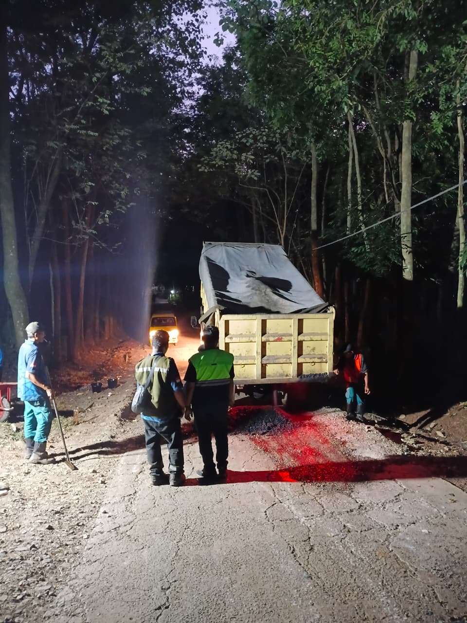 KEGIATAN PERBAIKAN JALAN KABUPATEN DI DESA SALAMMULYA, KECAMATAN PONDOKSALAM, KABUPATEN PURWAKARTA MELALUI PROGRAM CSR BANK BJB
