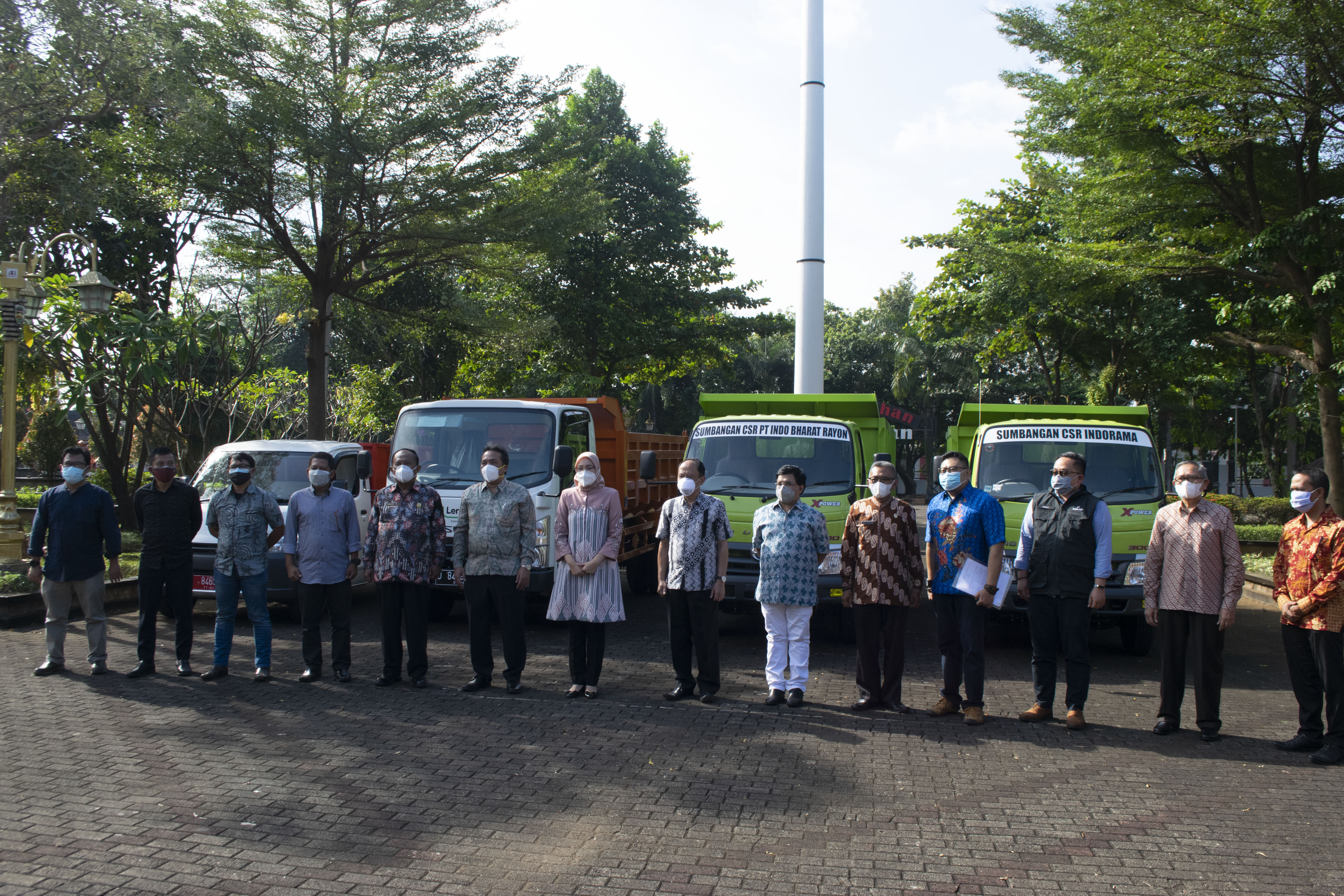 Bantuan Kendaraan Dump Truck